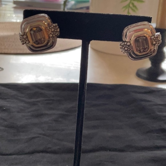 Vintage silver and gold stud earrings with center stone - Picture 2 of 5